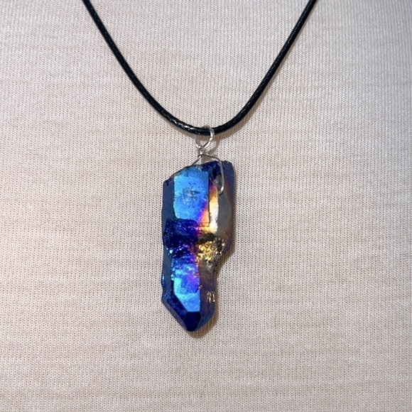 Angel Aura Quartz Pendant Necklace with Activated REIKI Energy - Picture 3 of 7